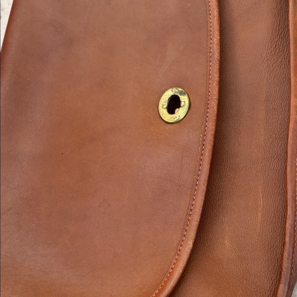 Vintage Coach Leatherware City Bag in British Tan - Picture 14 of 14